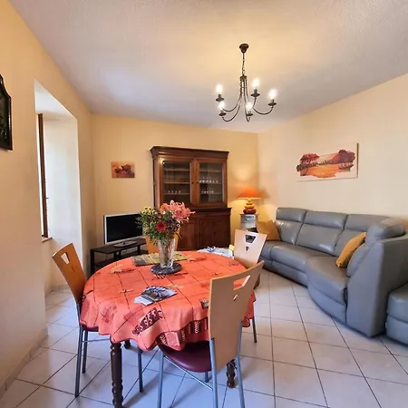 Gîte cosy avec cour privée, 2 chambres, cuisine équipée, TV, WiFi – Saint-Germain-Laval - FR-1-496-120 *