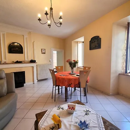 Hébergement de vacances Gîte cosy avec cour privée, 2 chambres, cuisine équipée, TV, WiFi – Saint-Germain-Laval - FR-1-496-120