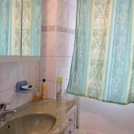 Hébergement de vacances Gîte cosy avec cour privée, 2 chambres, cuisine équipée, TV, WiFi – Saint-Germain-Laval - FR-1-496-120